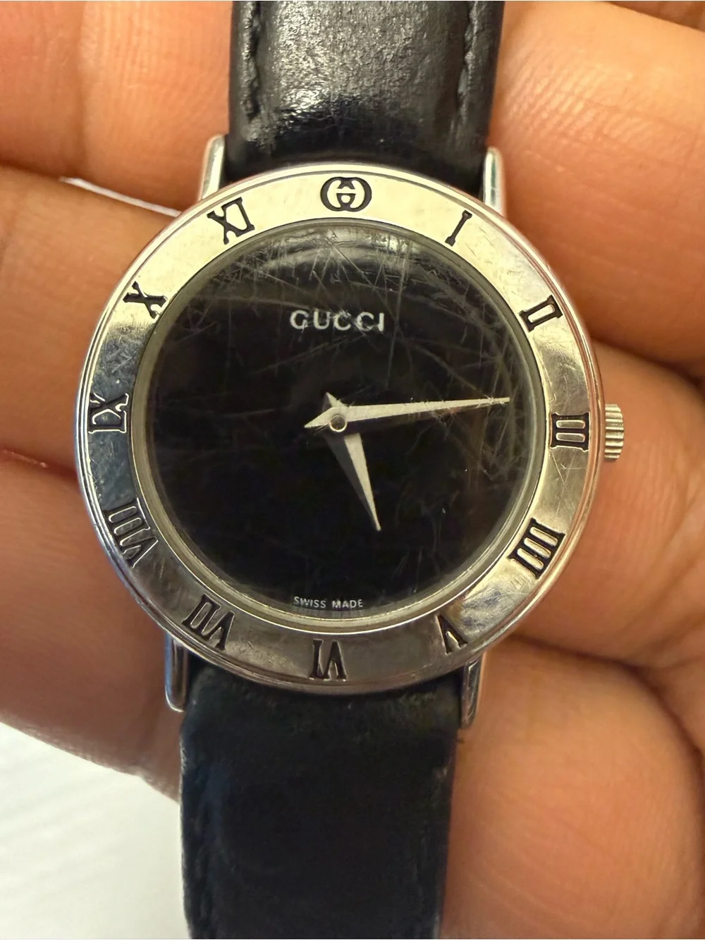 Gucci Black Leather Strap Silver-Tone Roman Dial Women's Watch 3000L